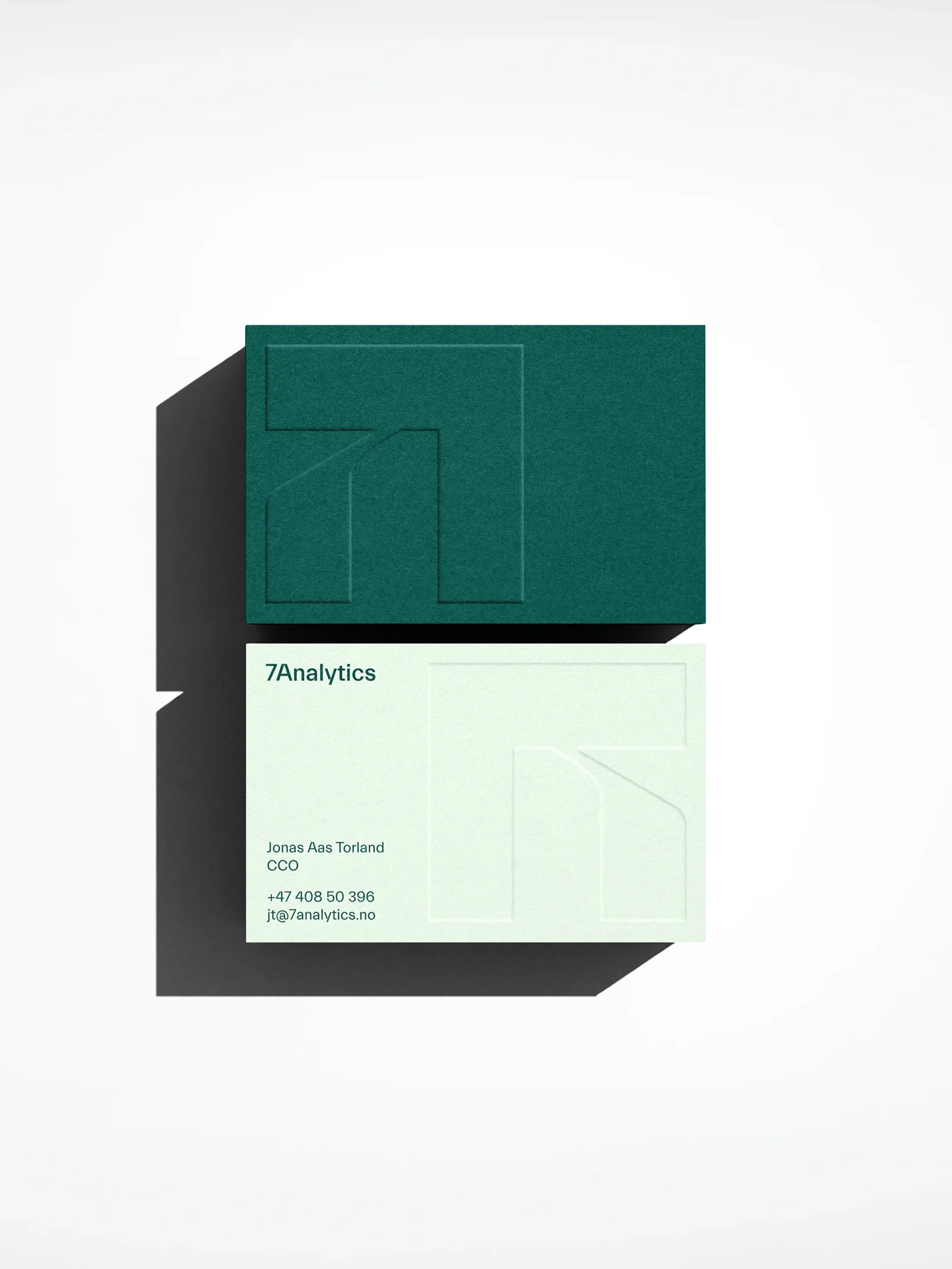 7Analytics brand identity design by Studio Oker (3)